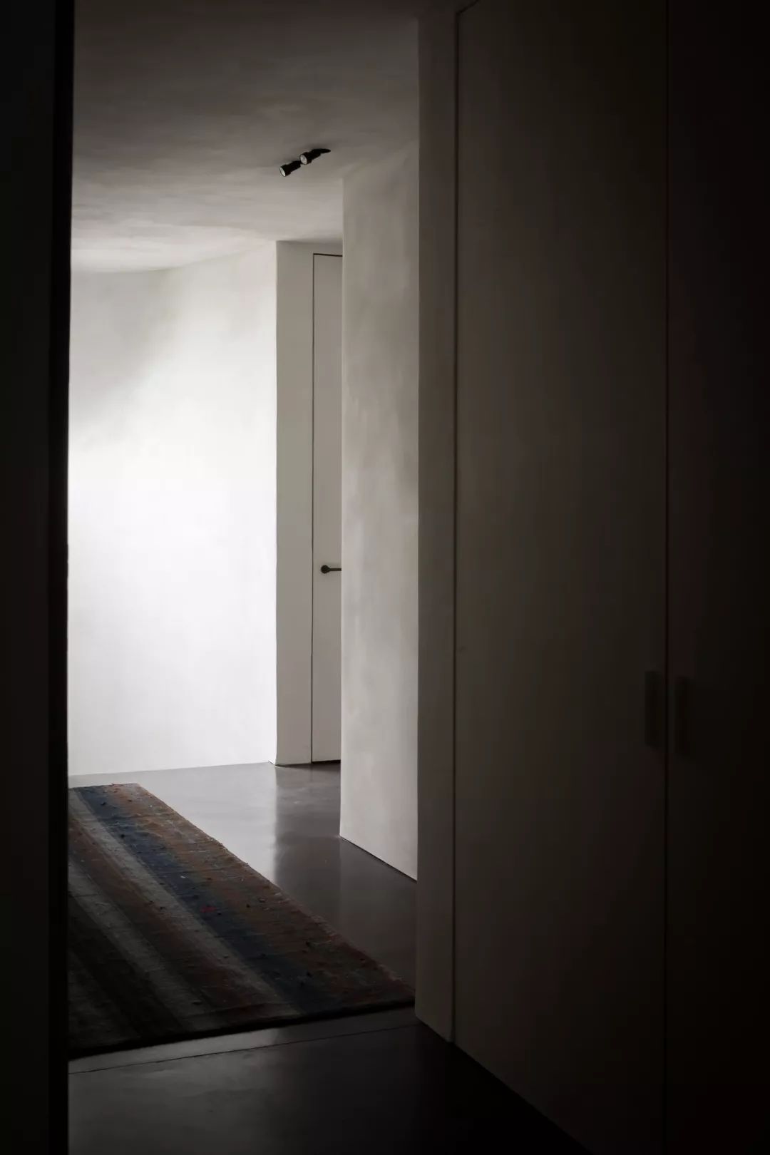 比利时 Benoit Viaene 打造内敛朴素公寓设计-20