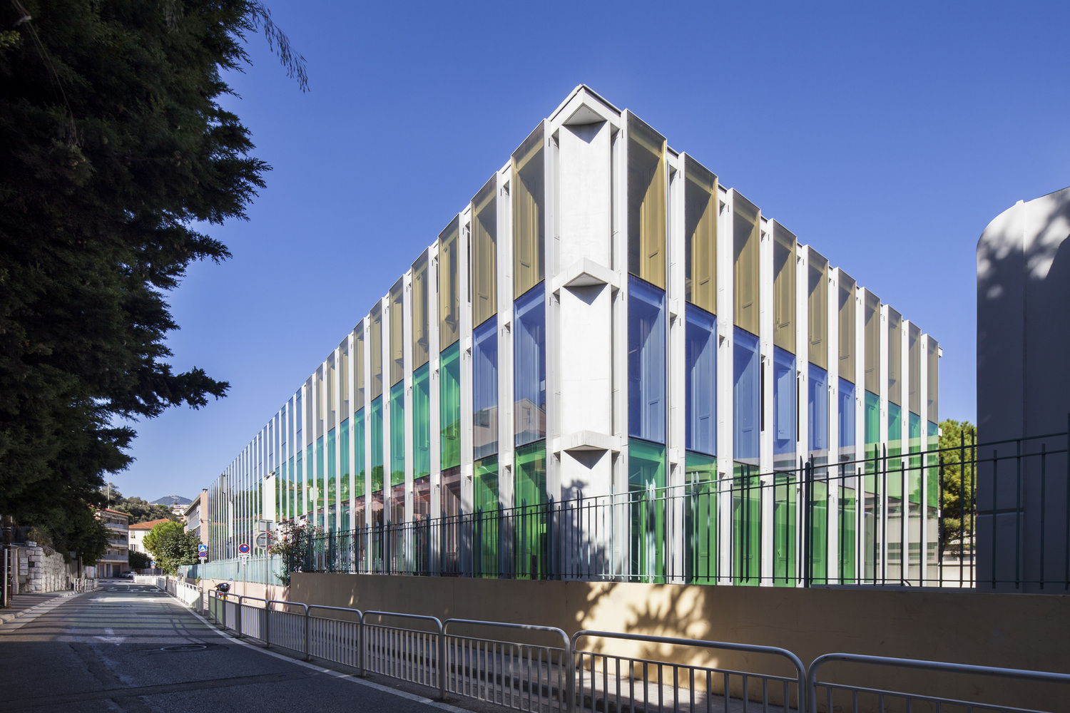 法国尼斯 Simone Veil 中学,融入环境的和谐设计-24