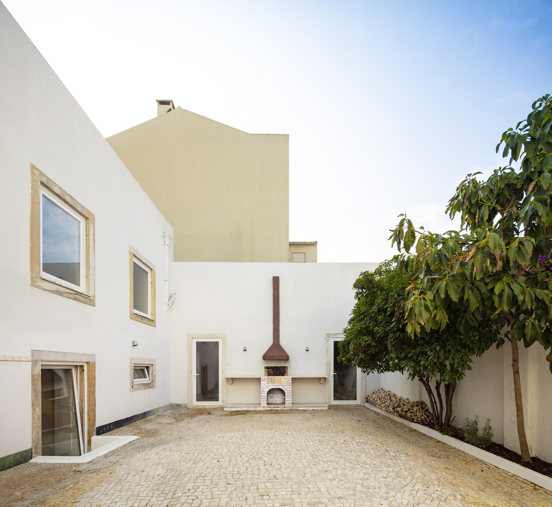 葡萄牙 Setúbal House 的现代改造丨João Tiago Aguiar Arquitectos-29