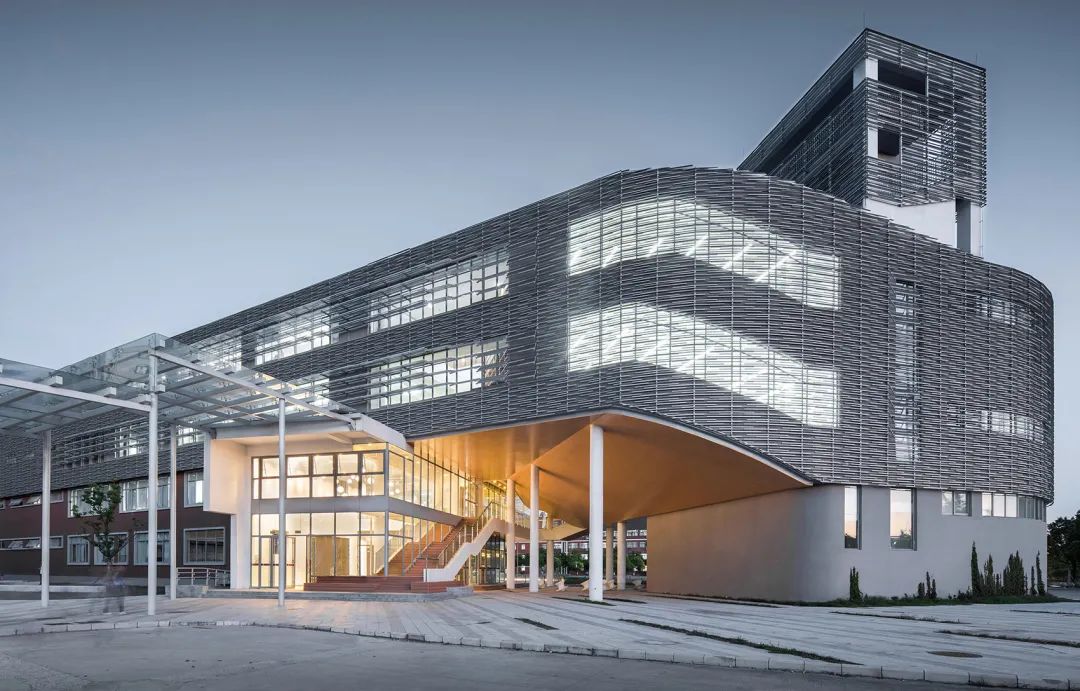 桥上教学楼 – 盐城外国语学校创新中心丨中国盐城丨Perform 普泛建筑-135