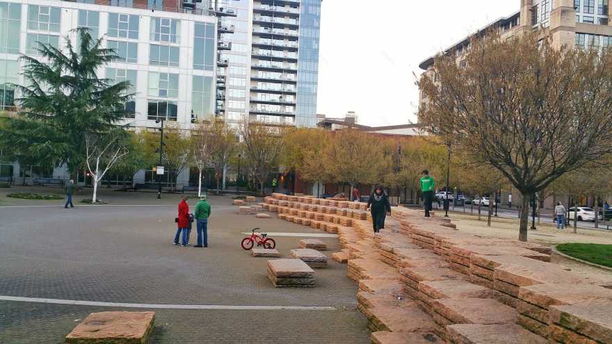 波特兰 Jamison 广场 | 阶梯喷泉的公共空间艺术-6