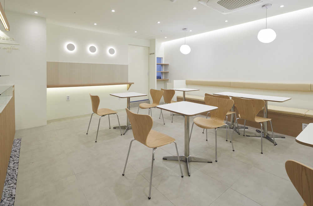 白色木纹打造 30 平极简餐厅-5