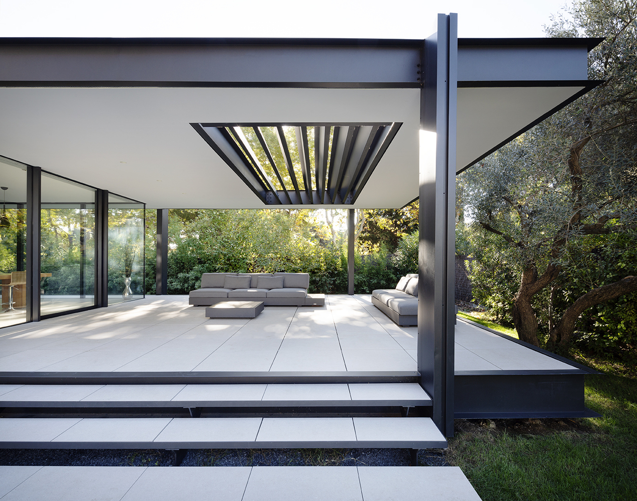 公园旁的黑色金属盒子——法国 Montpellier CTN House-30