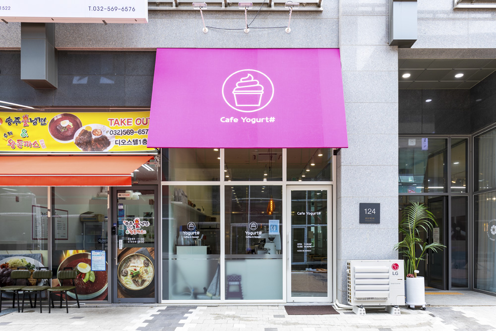 粉色点缀的 10 坪咖啡小店设计-14