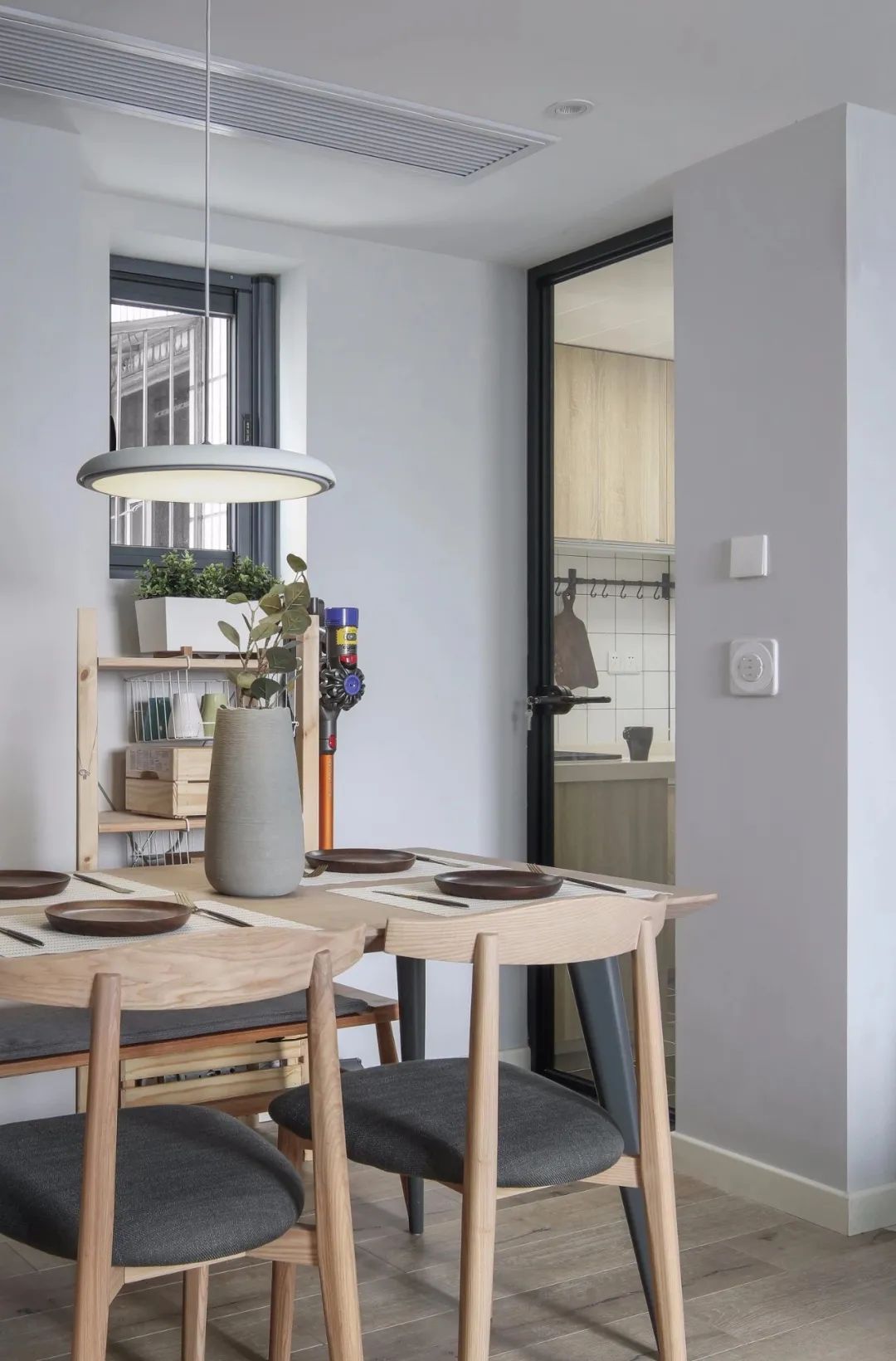 53㎡小两居,原木色北欧风,功能齐全且舒适-2