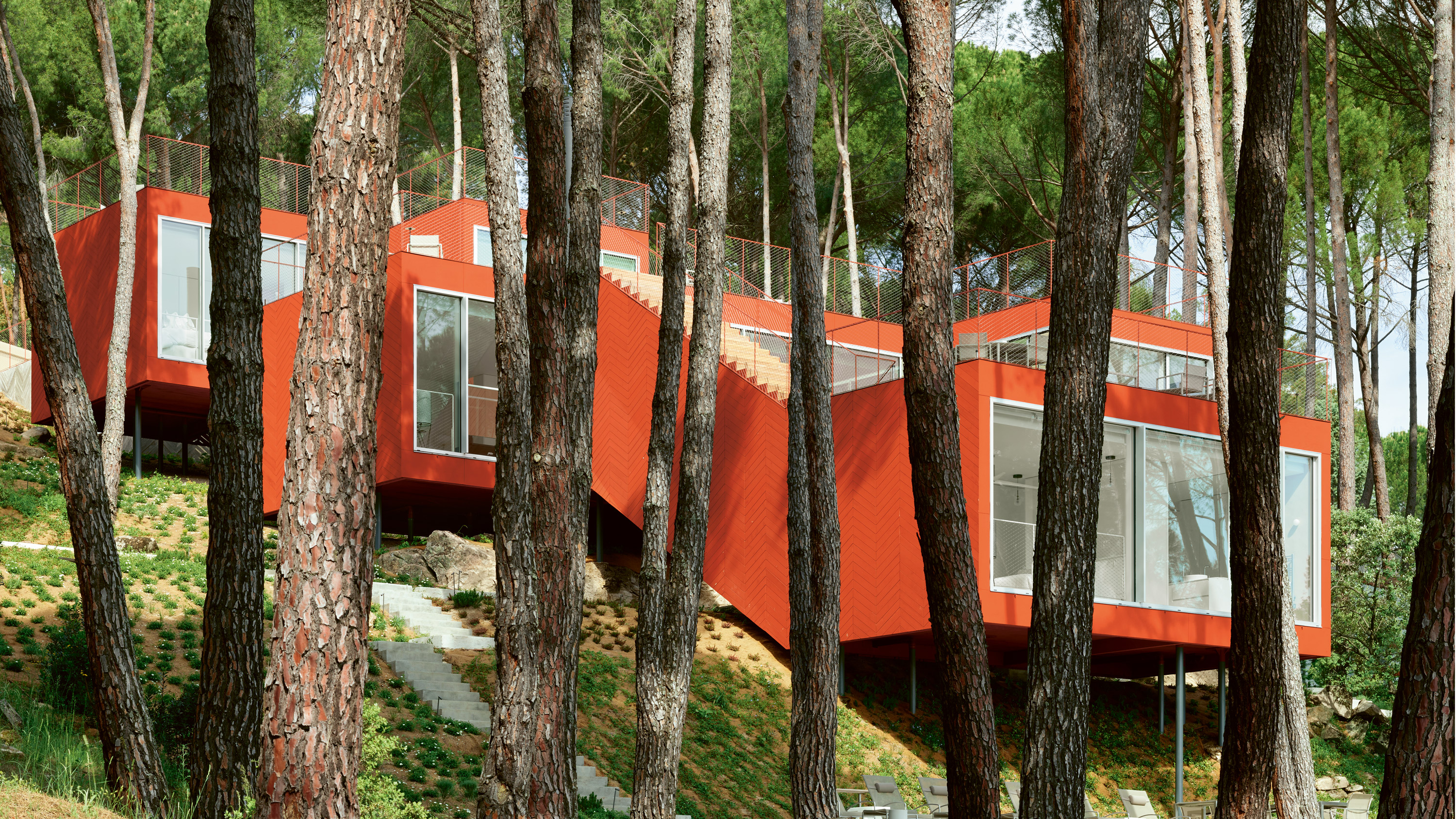 西班牙 Cebreros 红色别墅-0