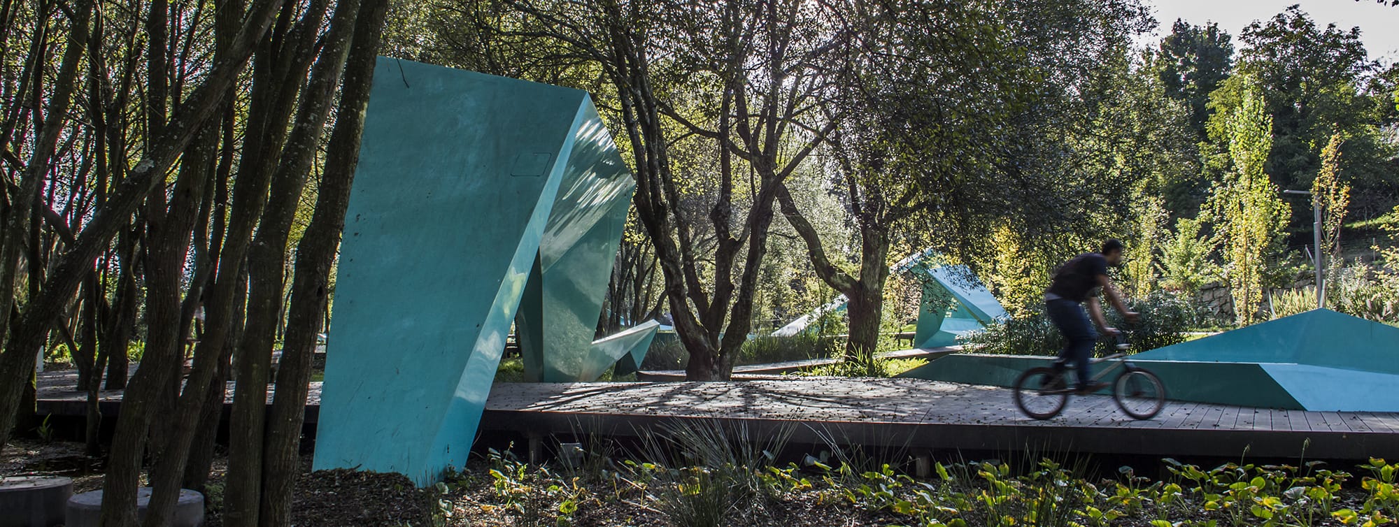 森林里的蓝色折纸公园丨葡萄牙波尔图丨Oh!Land studio-11