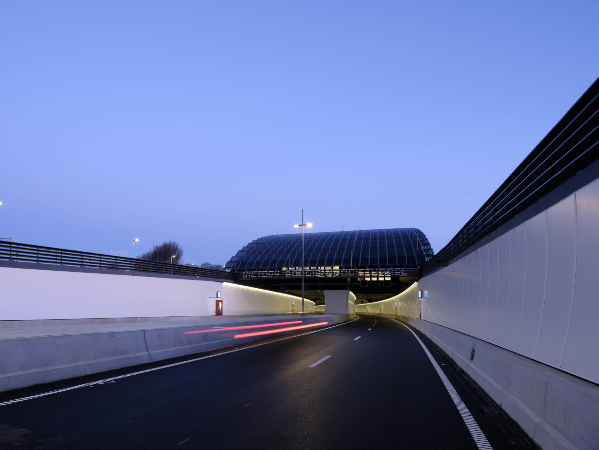 鹿特丹大道（由于此短语从字面上看结合荷兰地名鹿特丹推测是相关道路名，具体更准确名称可能需依据更详细背景信息这里按常规推导给出单一翻译） 丨荷兰海牙-4