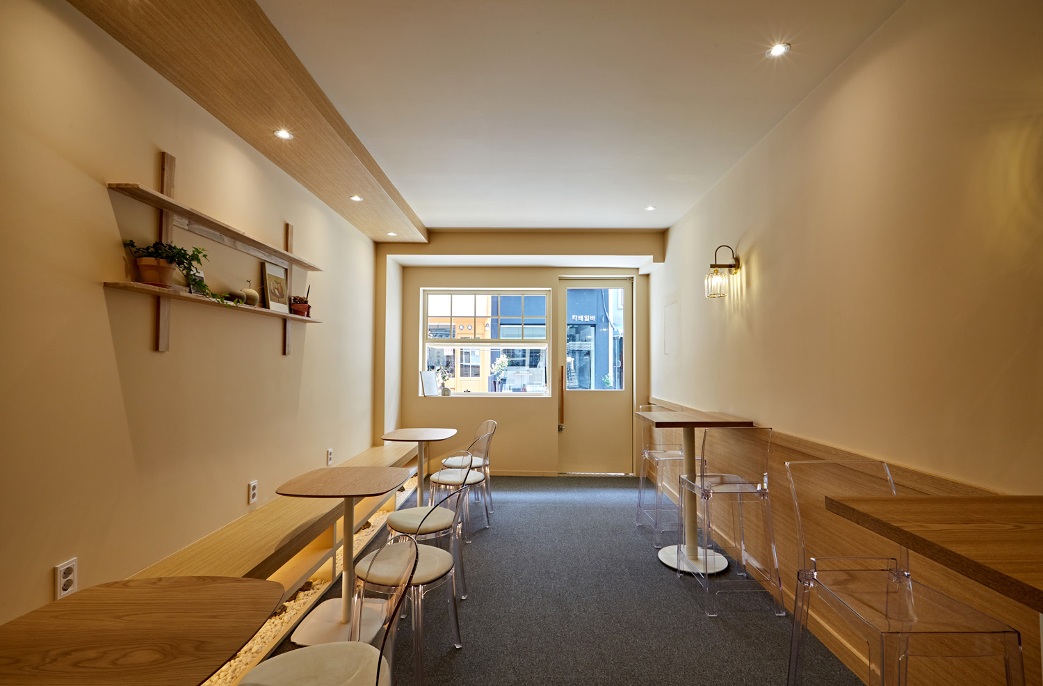 13 坪天安咖啡馆 | 明亮温馨的白色&木质空间-8