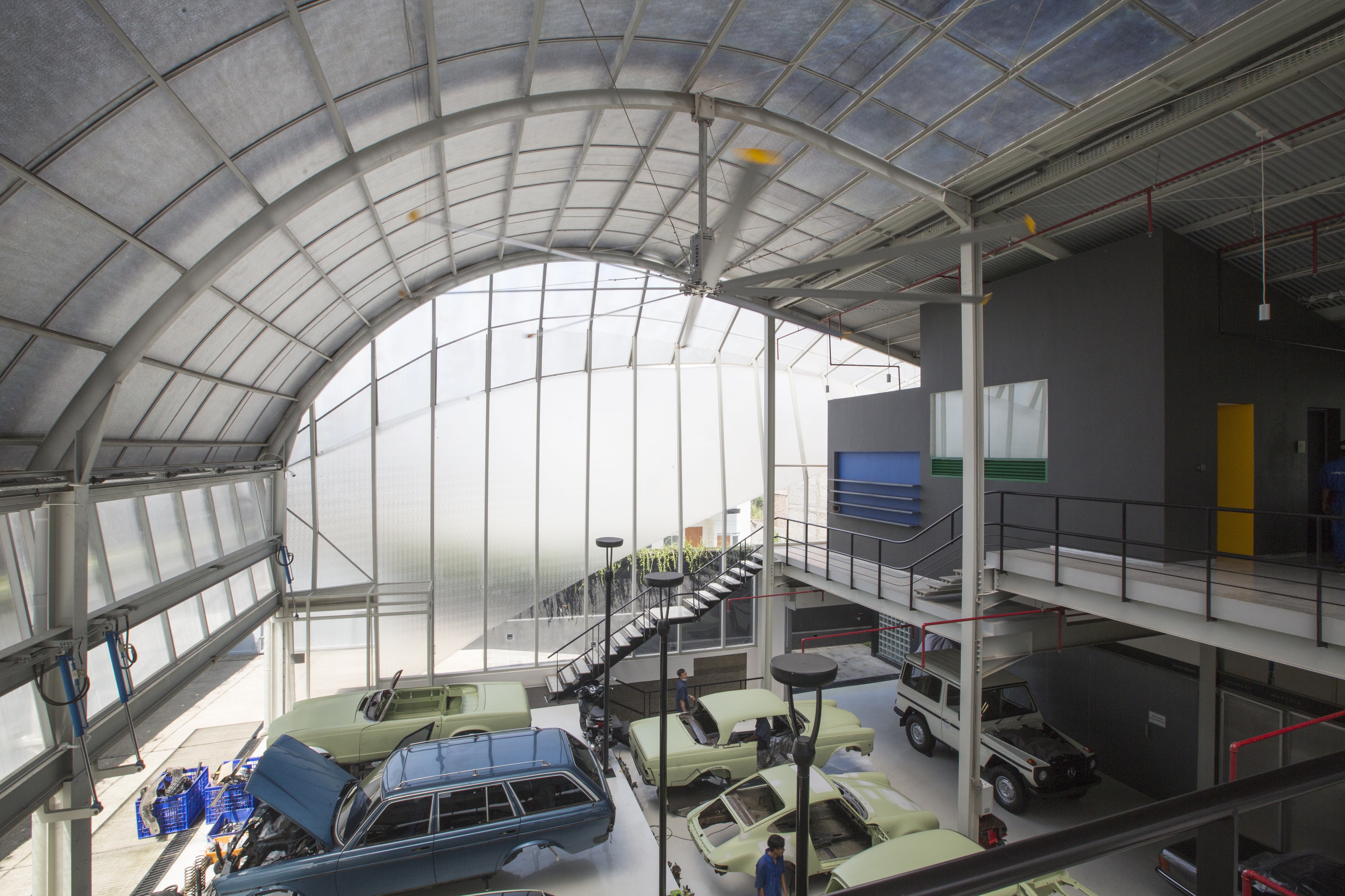 曲面魅力——汽车展览中心设计-12