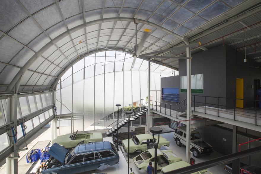 曲面魅力——汽车展览中心设计-12