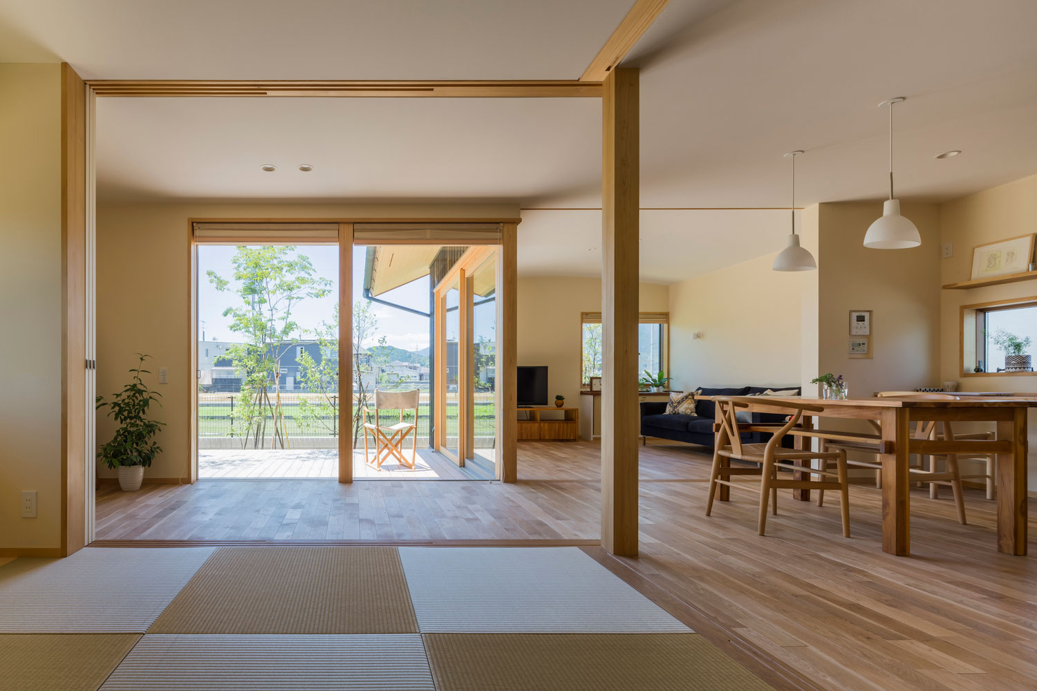 Takashi Okuno Designs this House for a Young Couple Whose Desire was to Live Among the Landscapes that Grew Up-10