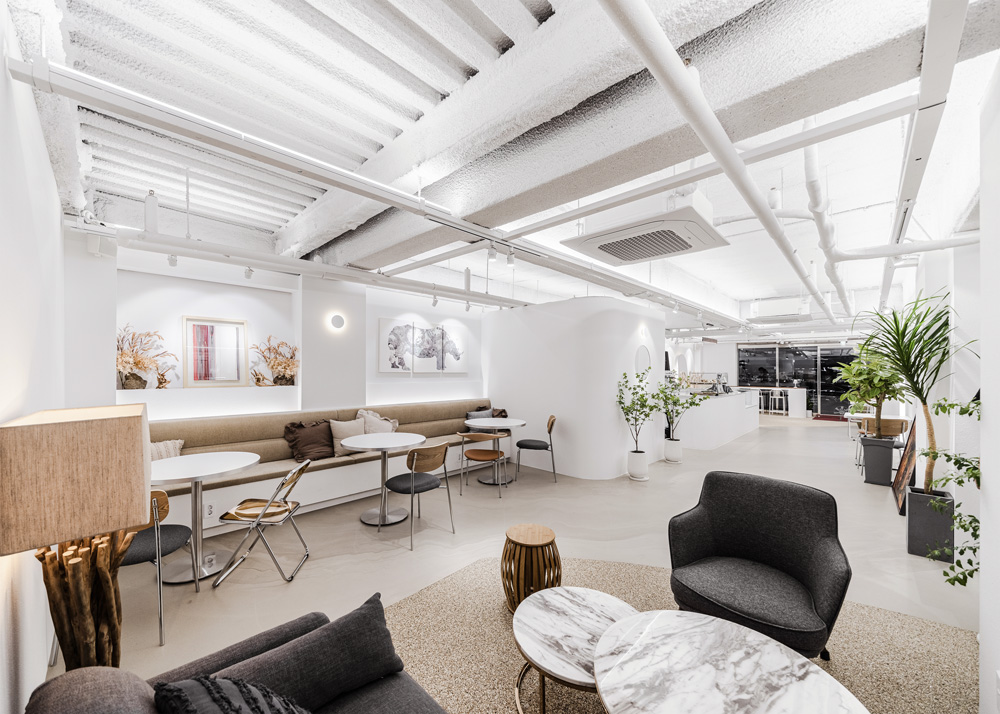 简约白色调的 Lineup Cafe-6