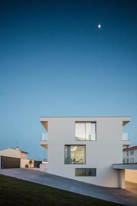 温情葡萄牙丨捕捉阳光的小屋-7