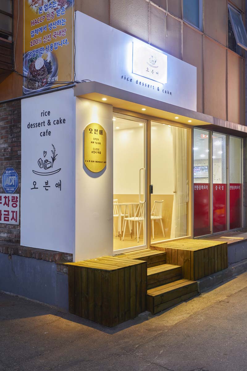 11 坪简约双色调甜品咖啡厅设计-10