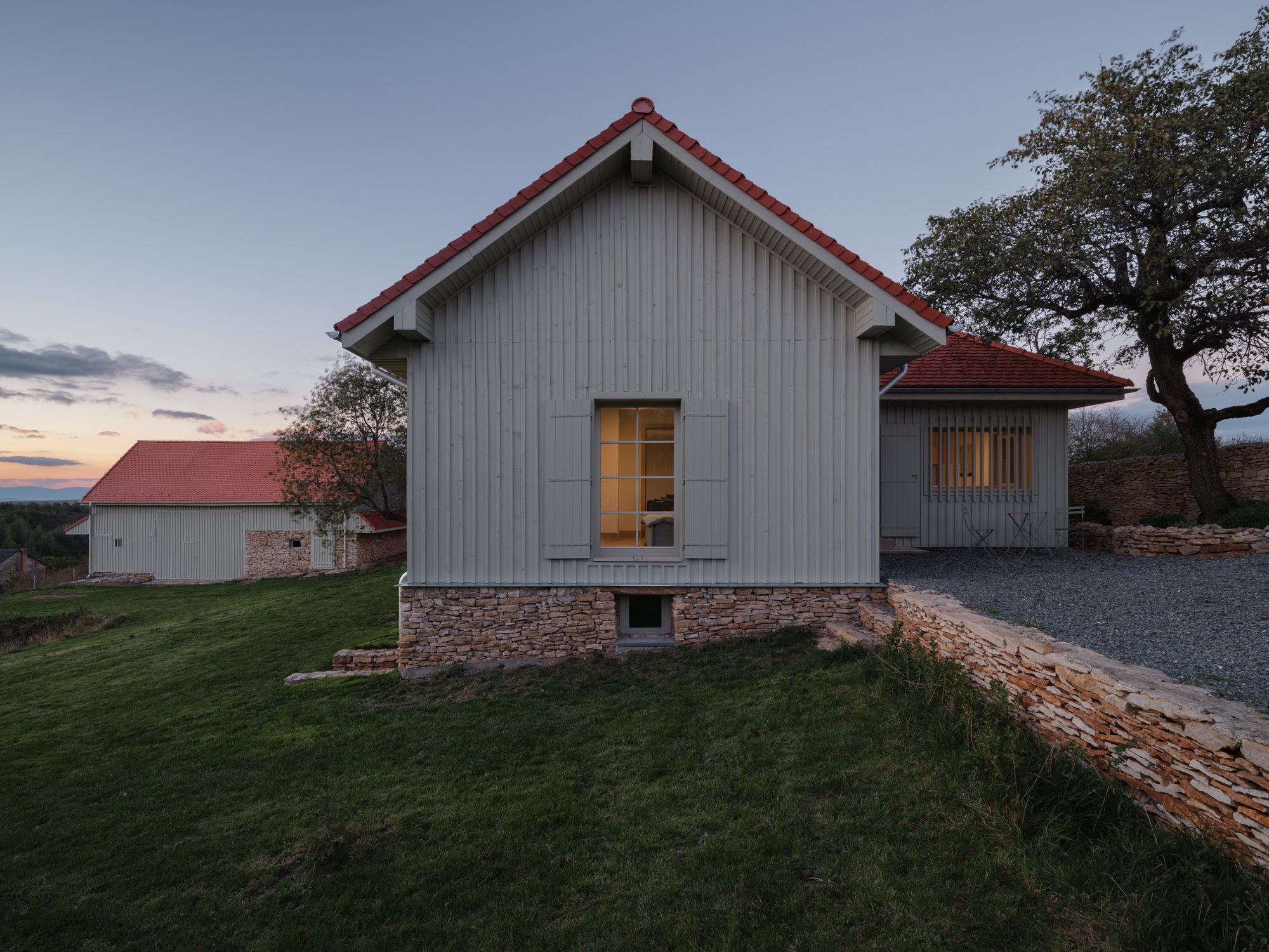 Recovery of a Country House and Barn / Vlad Sebastian Rusu and Studio 82-22