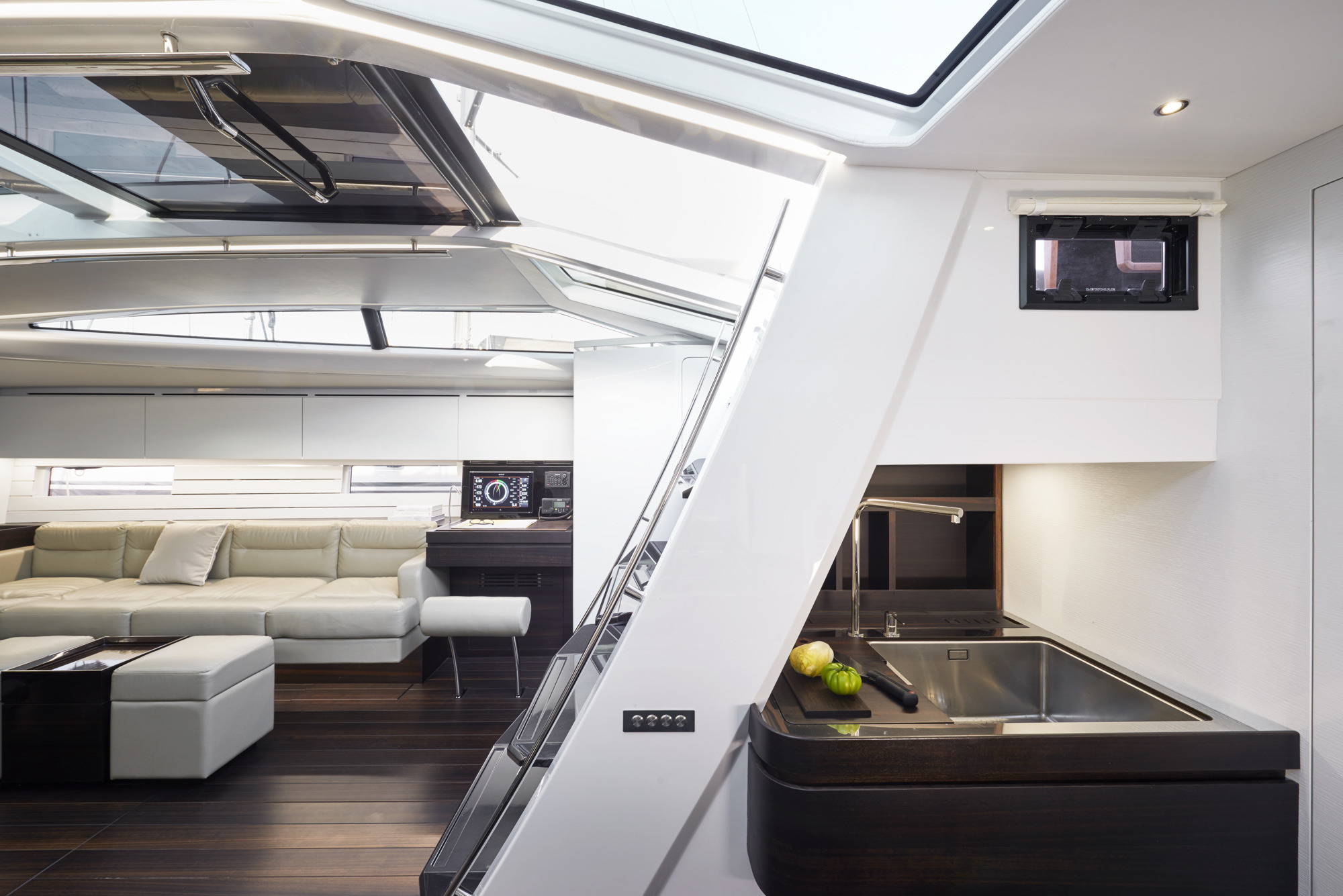 巴黎 otto 与 Formenton 联手打造惊艳游艇内饰-13