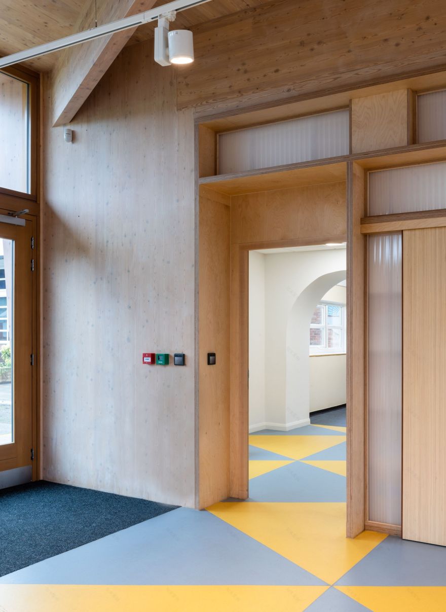 Wroughton Academy / DK-CM-30