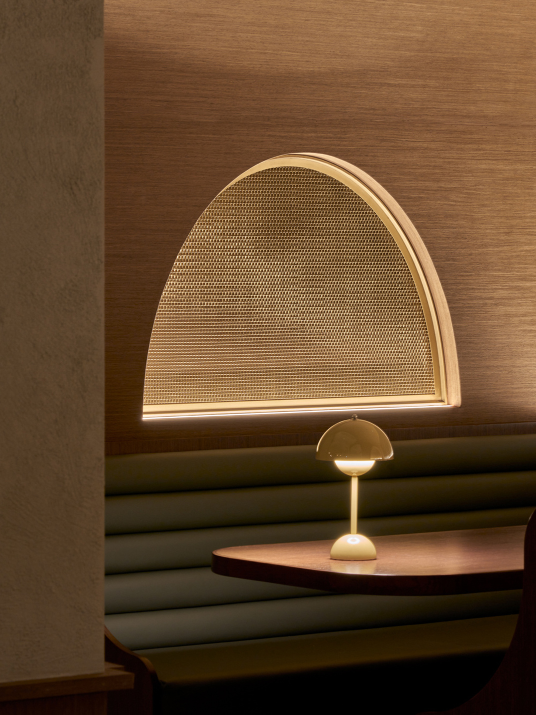 酒店里的酒吧餐厅the green door,香港 Designed by designeightfivetwo - 酒吧餐厅 - 餐厅LOGO-VI空间设计-全球餐饮研究所-12