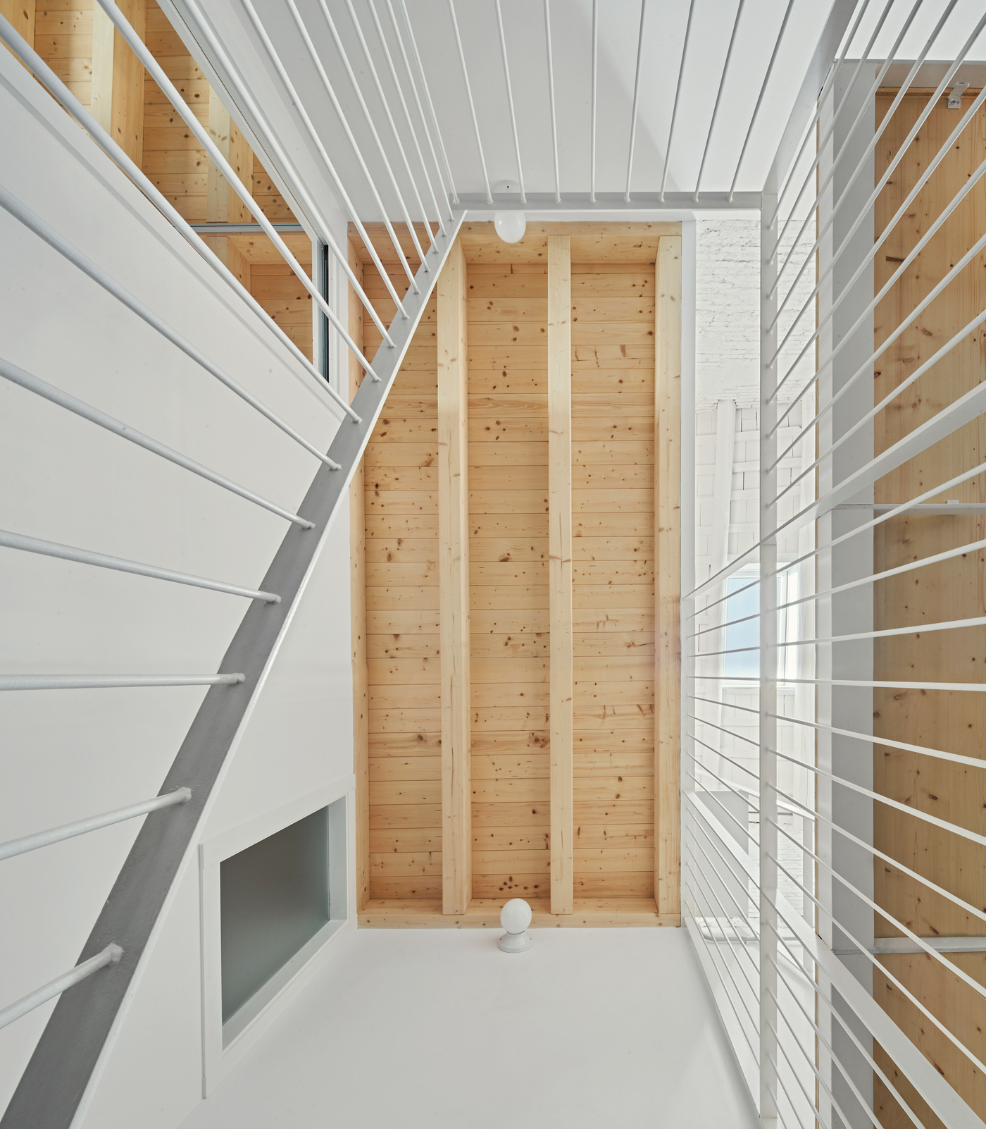 82SAN 分隔墙之间房屋的修复与扩建丨西班牙丨Vallribera Arquitectes-33