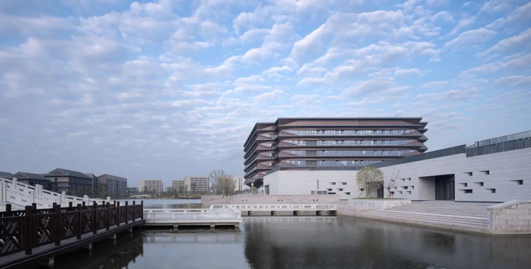 一阁挑江南,悬廊渡书舟:嘉兴大学图书信息中心-30