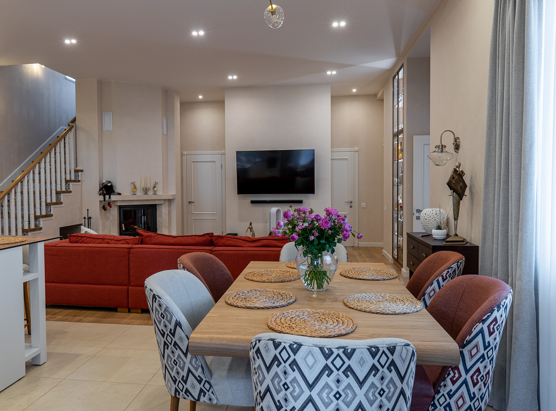 PRIVATE HOUSE: 300 sq.m, (Real)-3