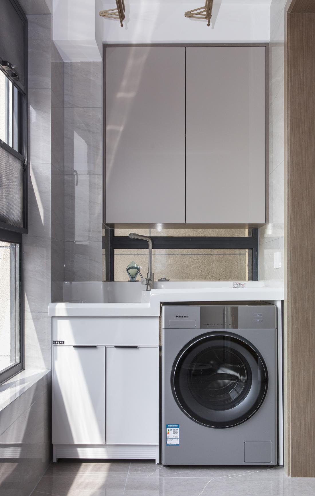 暖灰色调平层公寓设计-21