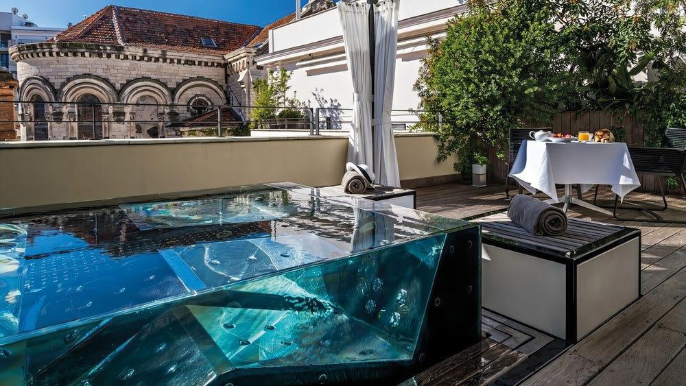 戛纳五海酒店·钢铁与时尚

注：Five Seas Cannes推测是一个酒店名称，按照常见的命名方式翻译为戛纳五海酒店  丨法国-23