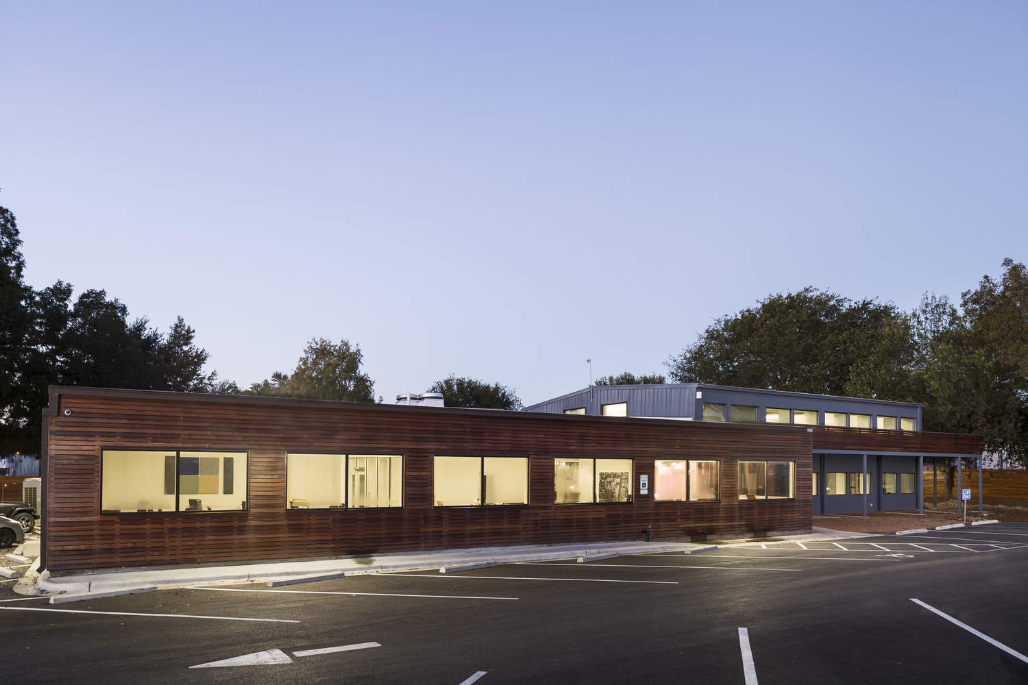 奥斯汀创意办公空间 | 旧仓库的绿色新生-27