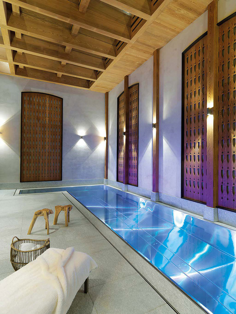 现代瑞士阿尔卑斯山滑雪坡旁小木屋-12