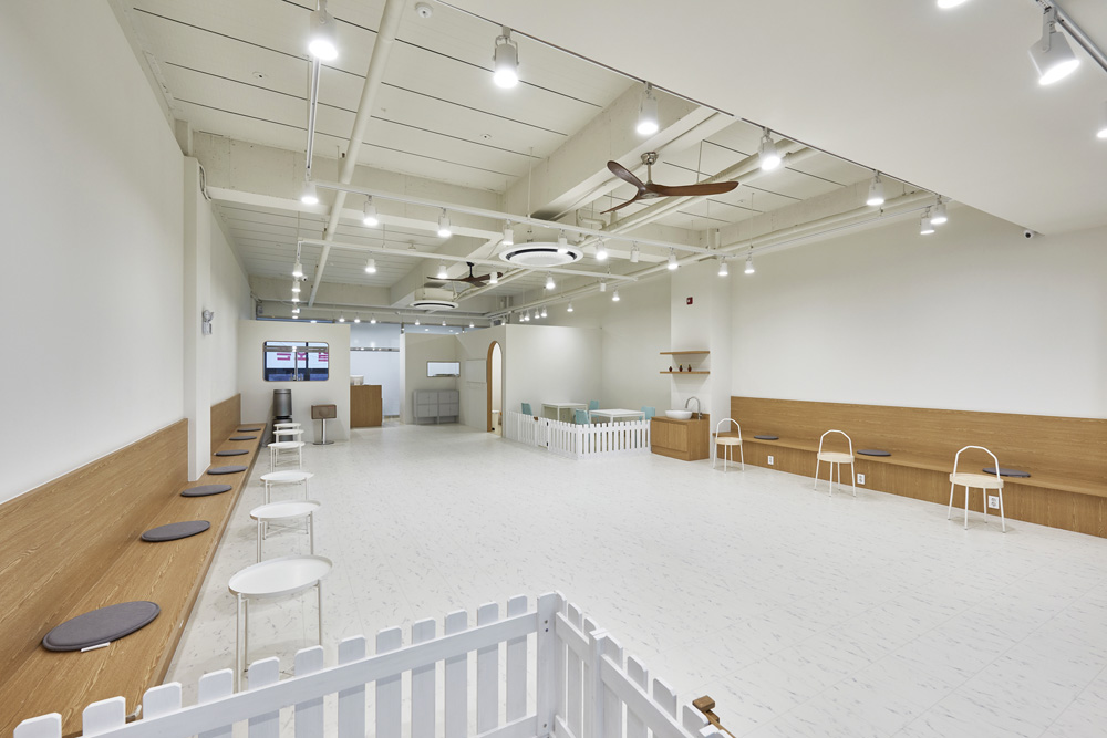 白色木纹打造 37 平米简约咖啡厅-4