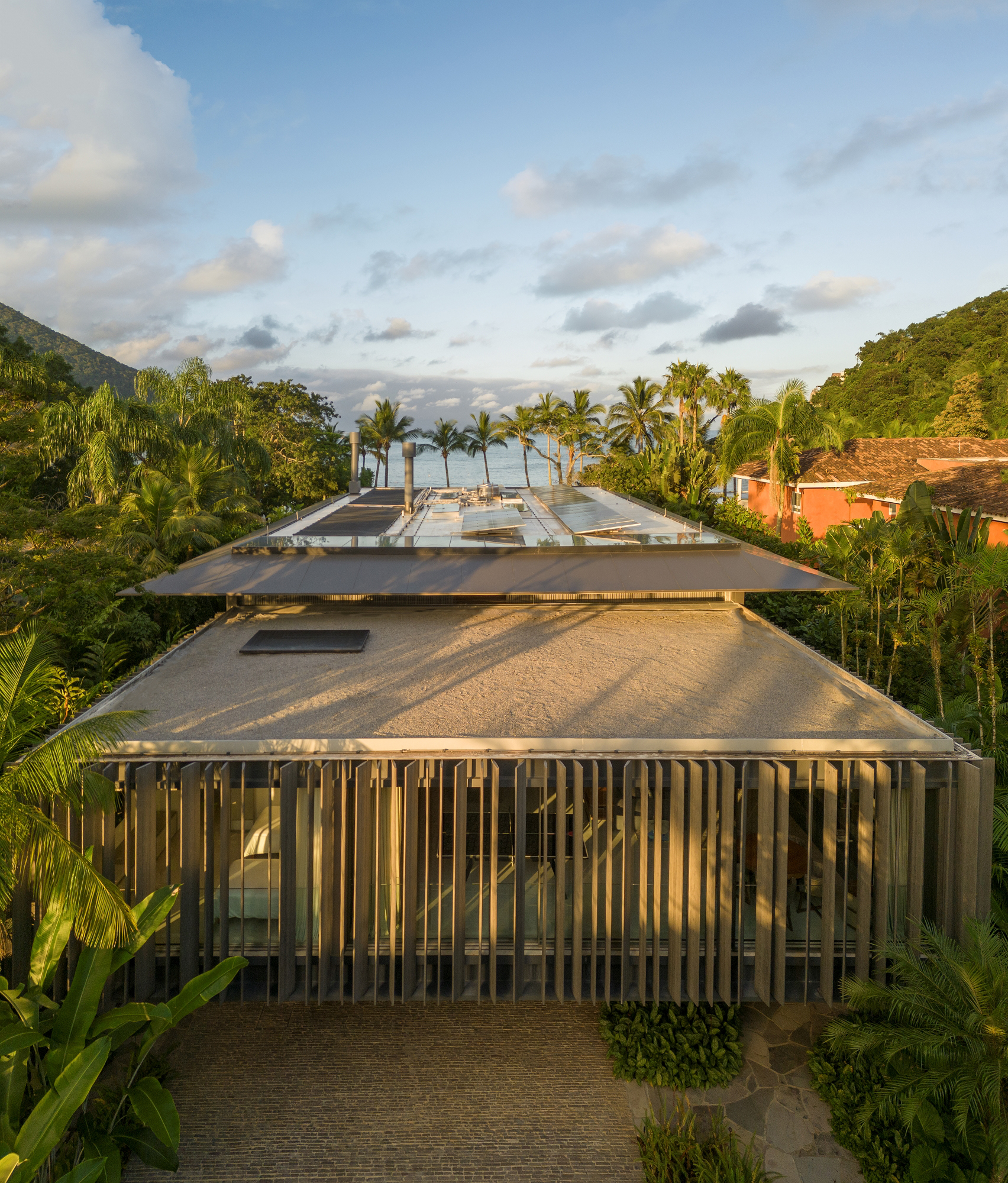 若JO是名字的缩写或者特定名称等保持原样：JO住所
若JO没有特殊意义，可意译为：住宅JO （不过这种说法一般是基于JO有特定指代前提，不然与住宅语义搭配会稍显突兀，最推荐情况一是JO有特定含义时的翻译） 丨巴西圣保罗-60