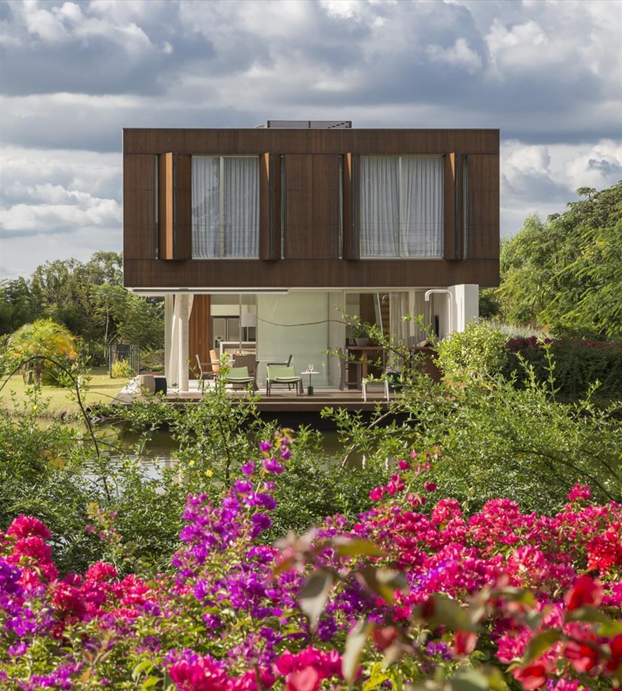 巴西 LORE 建筑事务所的绿色环保周末住宅设计-2