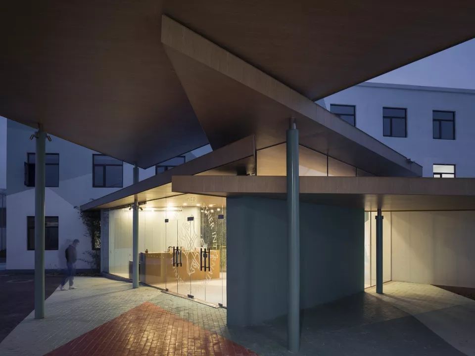 大料建筑新作首发 · 1座1万平米的“巨马”-59