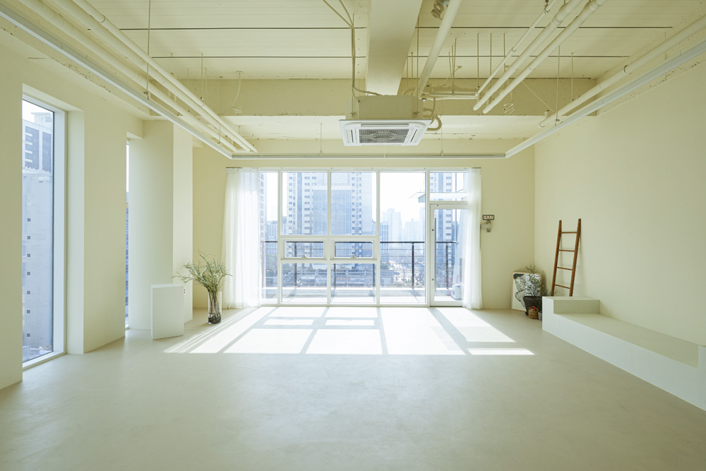 30 平米极简工作室，白色调的优雅魅力-7