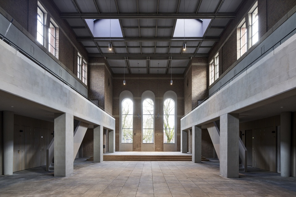 Vredeskerk 教堂住宅 | 现代与传统的完美融合-11