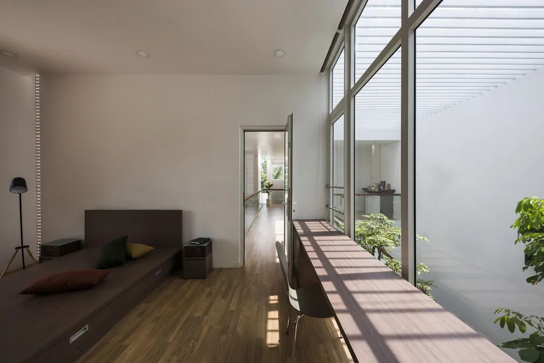 越南 T 住宅 | 花园联系私密空间的三口之家-36