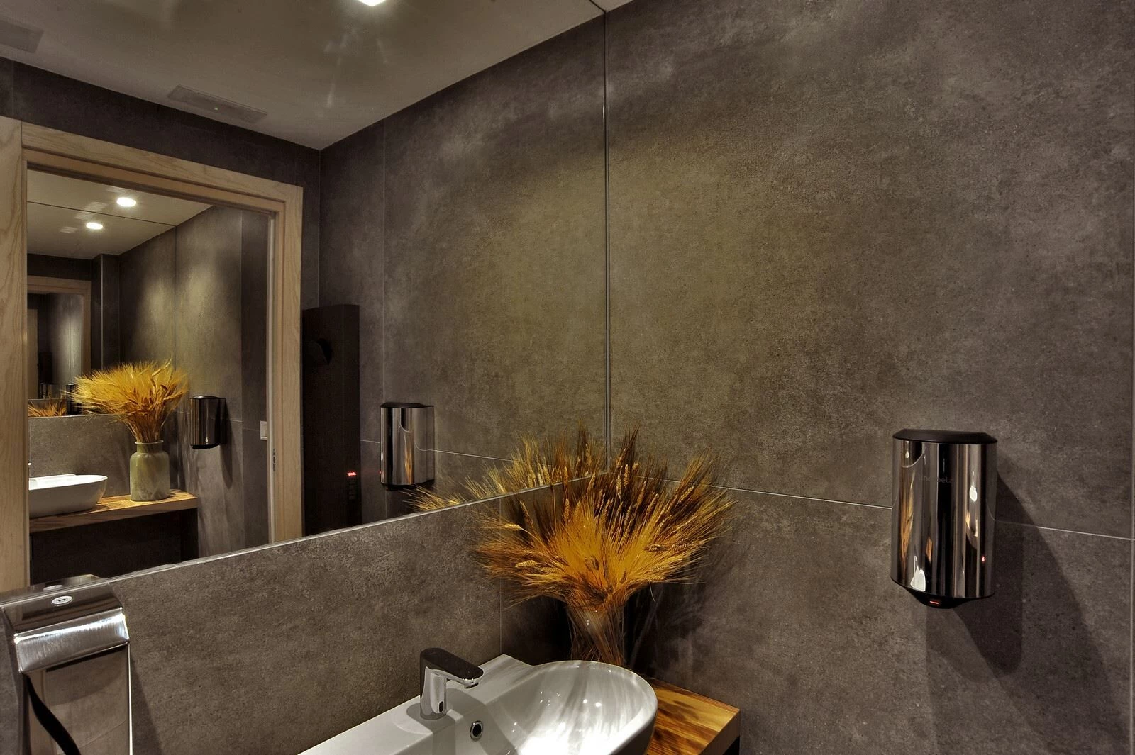 意大利热面包店的动感空间设计丨意大利的里雅斯特-30