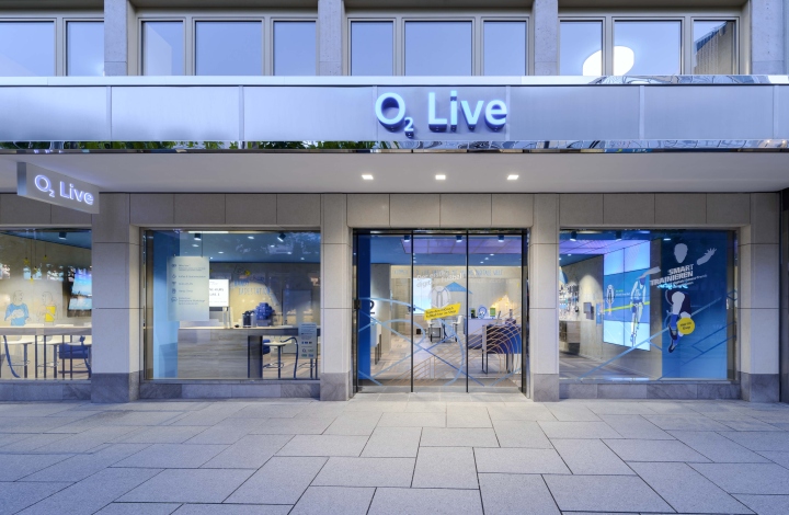 德国法兰克福 O2 Live 旗舰店——hartmannvonsiebenthal 的玻璃艺术空间-14