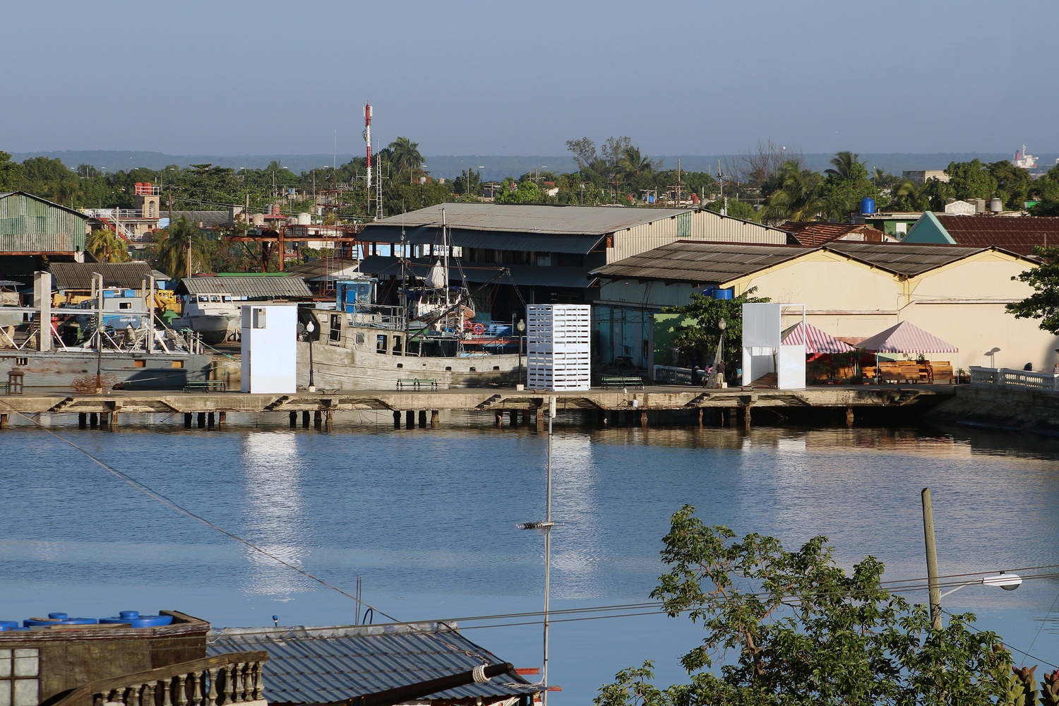 海洋之城的白色三棱镜-31