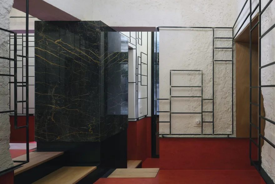 意大利 Caltagirone 百年建筑中的现代商铺设计-15