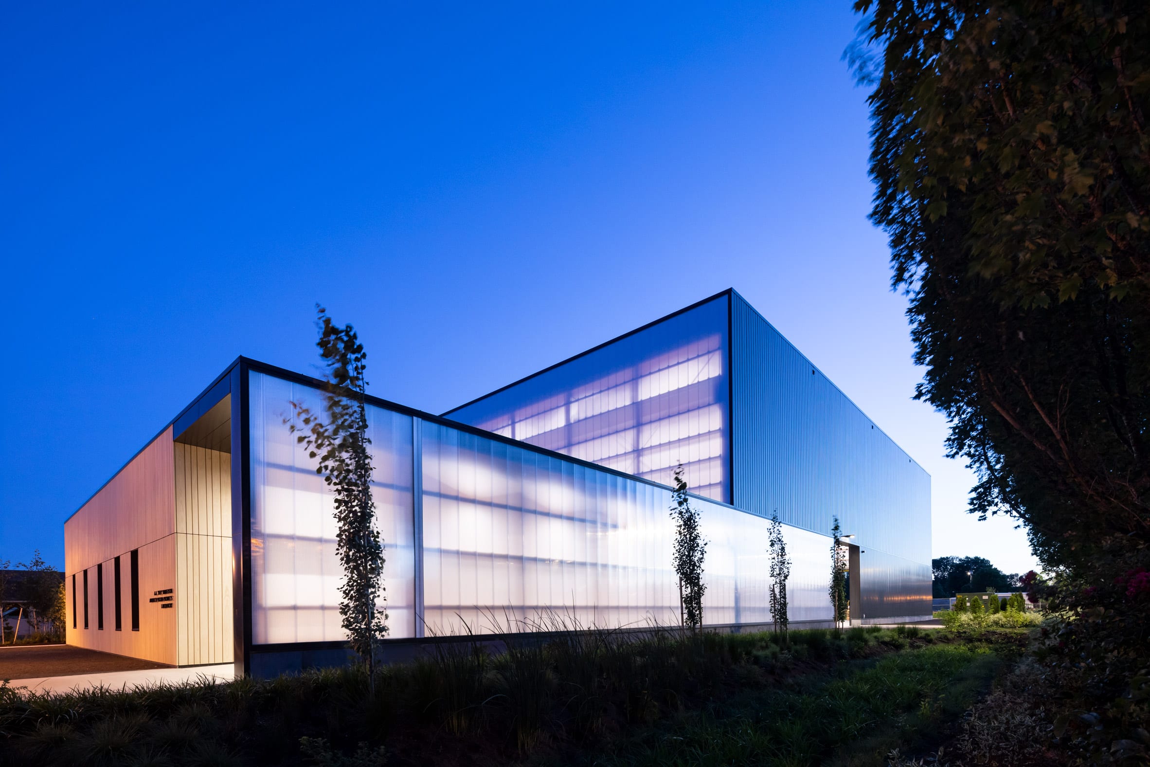 Oregon 大学森林学院两座木结构建筑-3