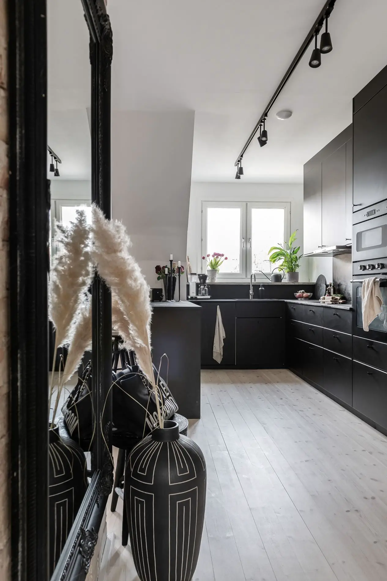 瑞典 54m2 复古一居室公寓设计-12