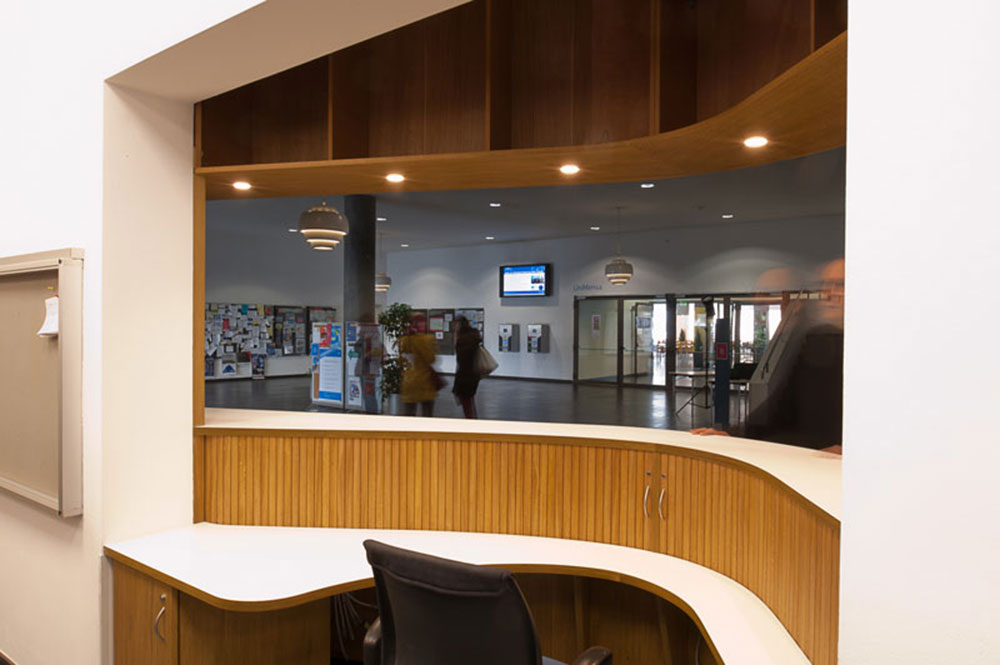 博尔扎诺自由大学接待台设计-8