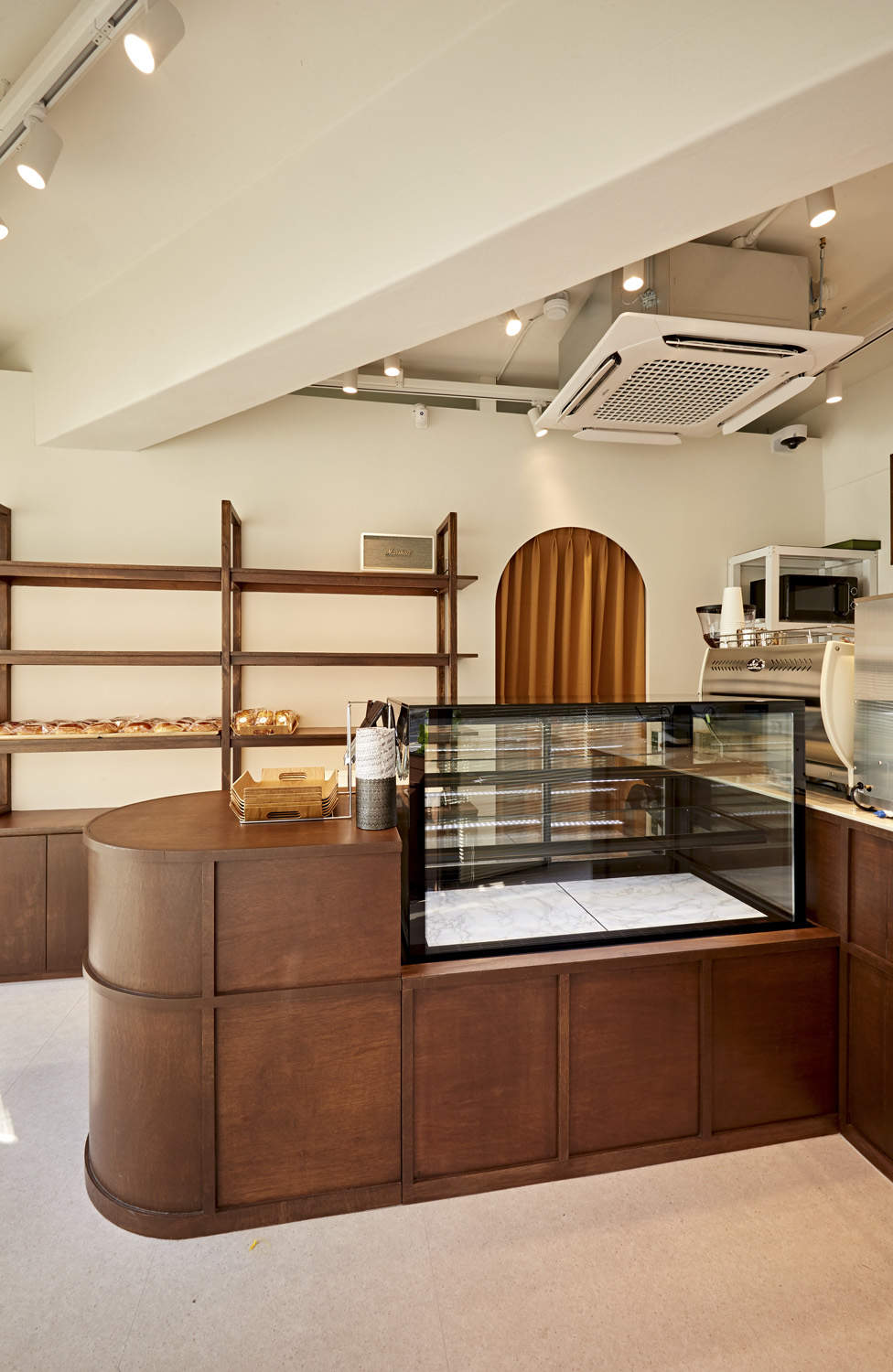 白色木纹的 15 平米贝克里公寓设计-6