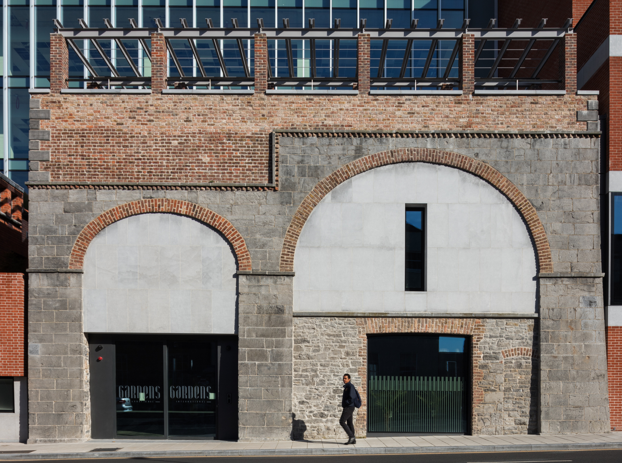 历史遗迹与绿色办公空间的完美融合-12