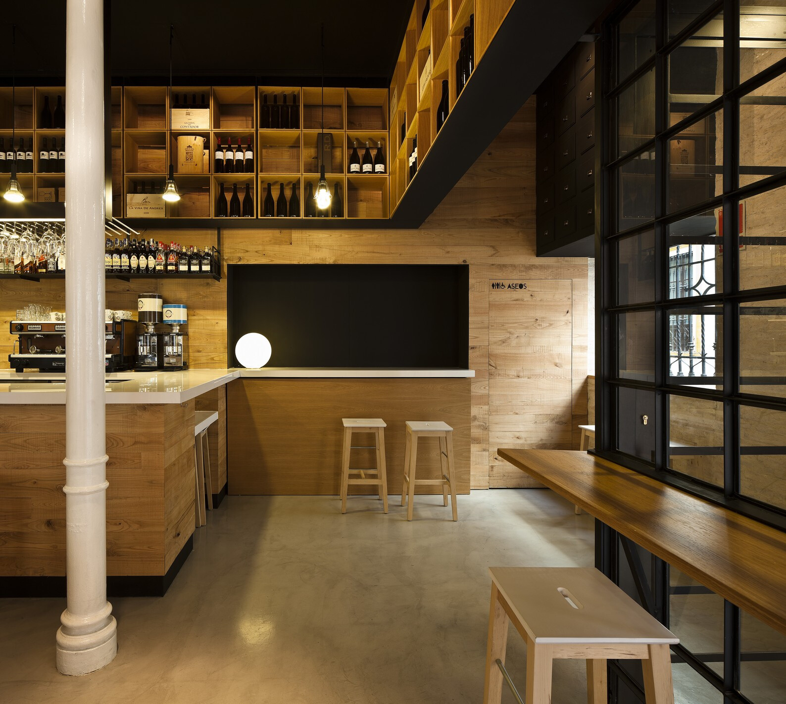 西班牙塞维利亚葡萄酒主题餐厅-27