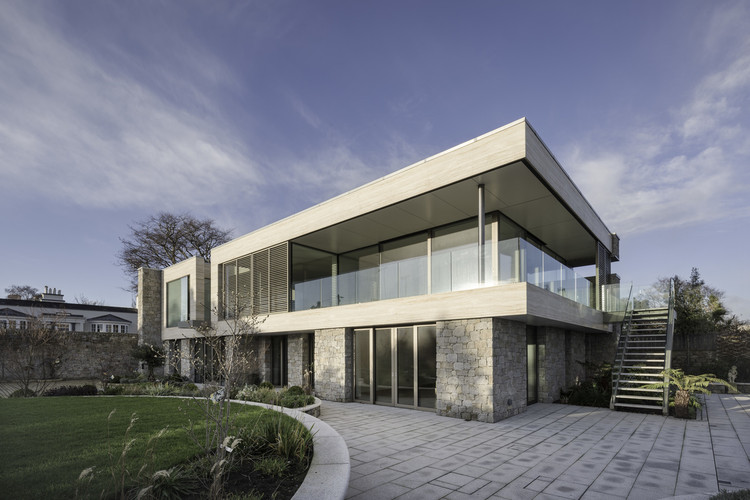 都柏林海滨现代别墅 | 致敬历史的透明重构-23