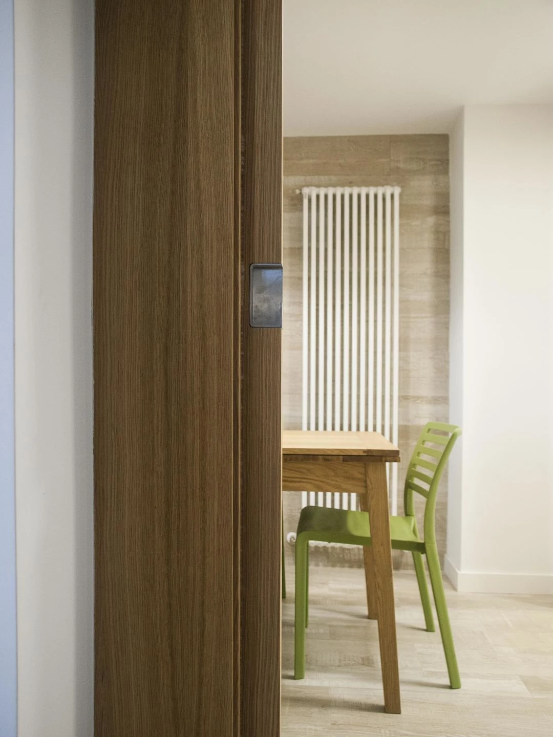 温暖实用的绿意空间复式公寓-28