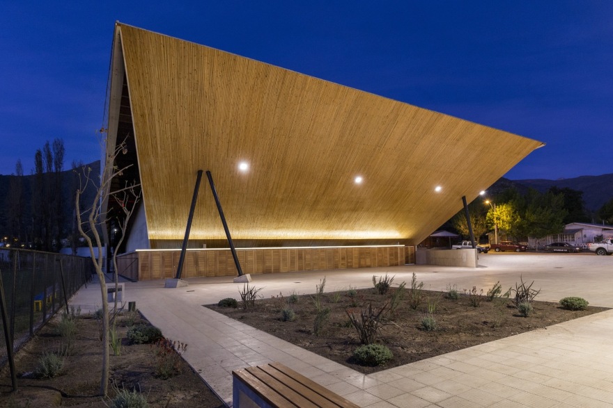 智利 Salamanca 市 9 年匠心之作 · 公共空间与体育设施的完美融合-47